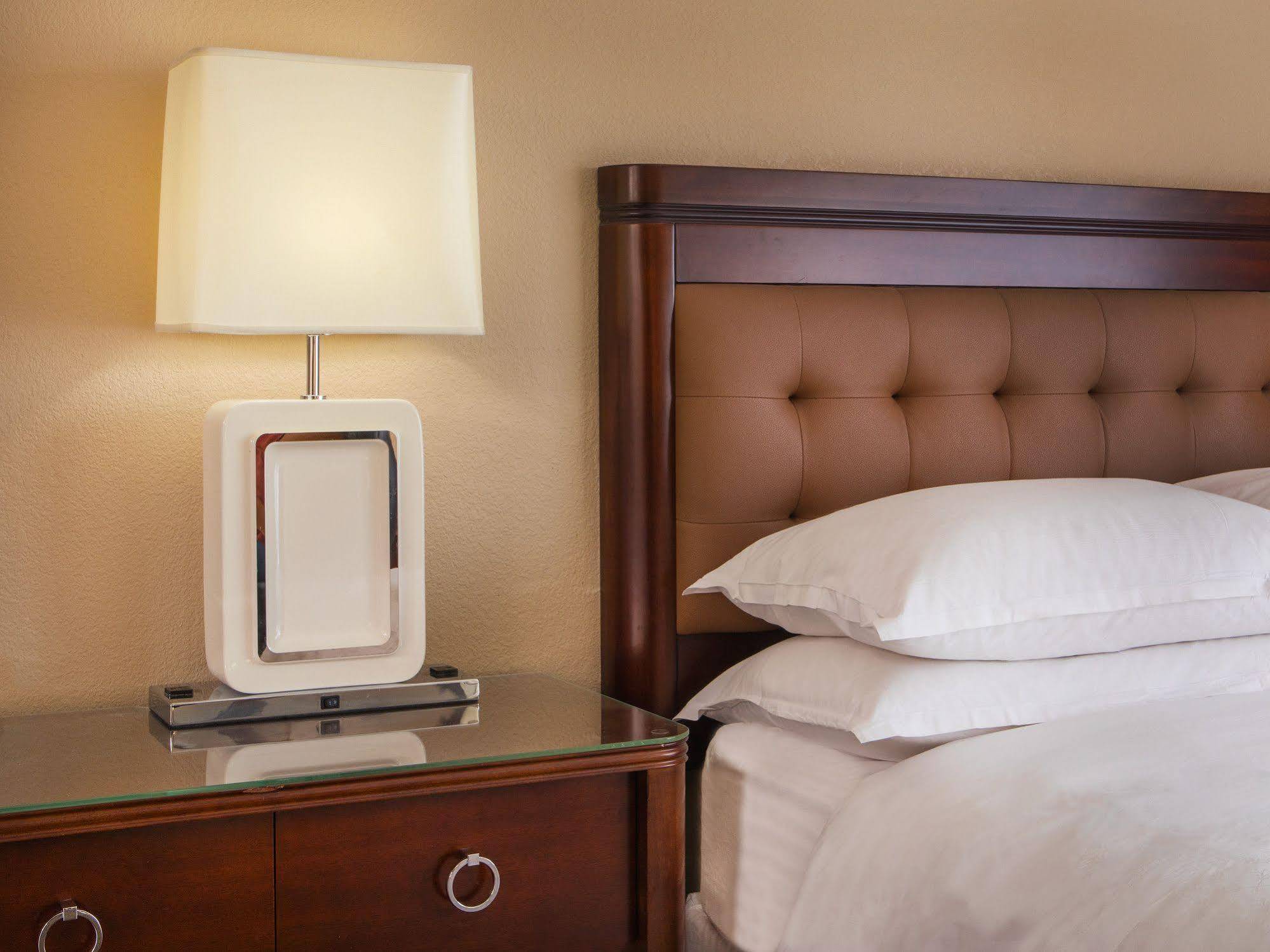 Sheraton Framingham Hotel & Conference Center Екстериор снимка