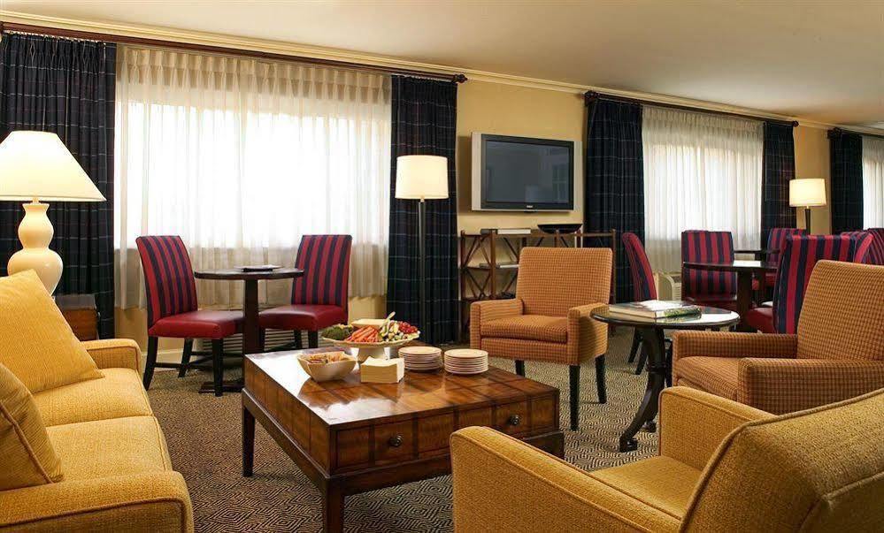 Sheraton Framingham Hotel & Conference Center Екстериор снимка